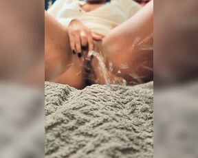 Horny pissing with a strong orgasm