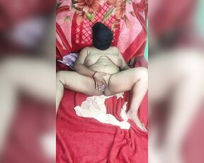 Fully naked desi bhabi pussy squirts