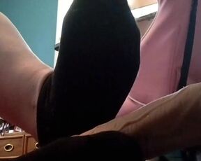 Hot BBW Teen in Ankle Socks Gives Sexy Foot Job!