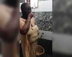 Indian anty bathroom bathing performance videos