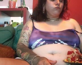 BBW stuffing face with loaded nachos preview