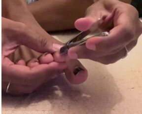 Clipping my toe nails